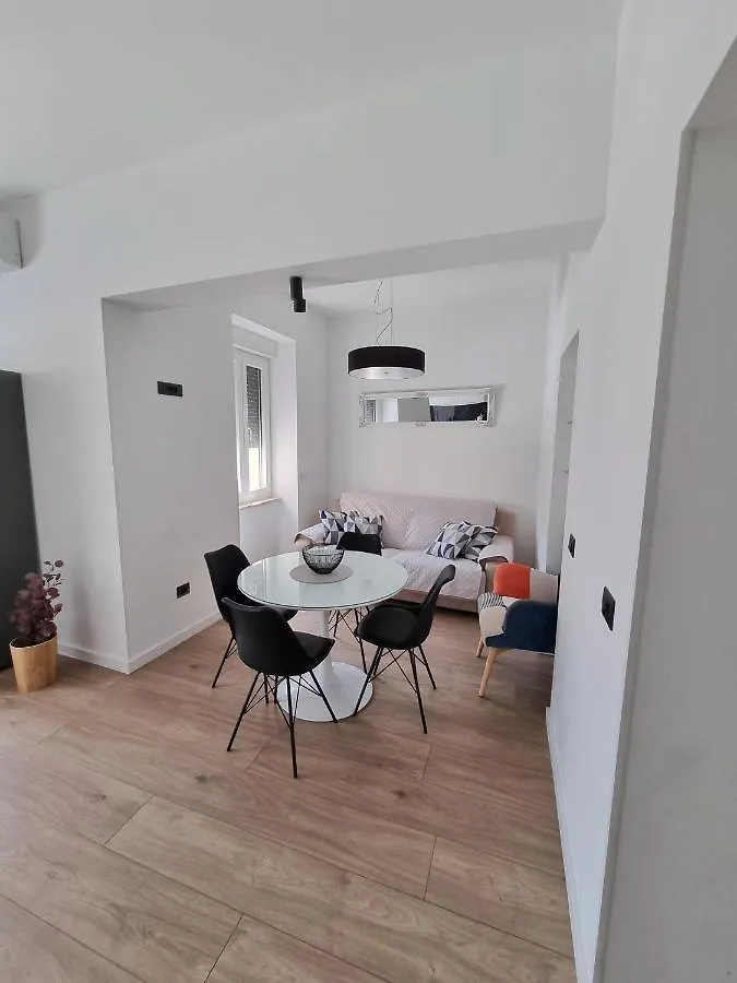 Stivi Luxury Apartments Pula 0*,